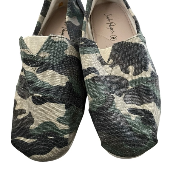 Charlie Paige Shoes - Charlie Paige Camo Slip-On Shoes EUC Size 8 Women’s
